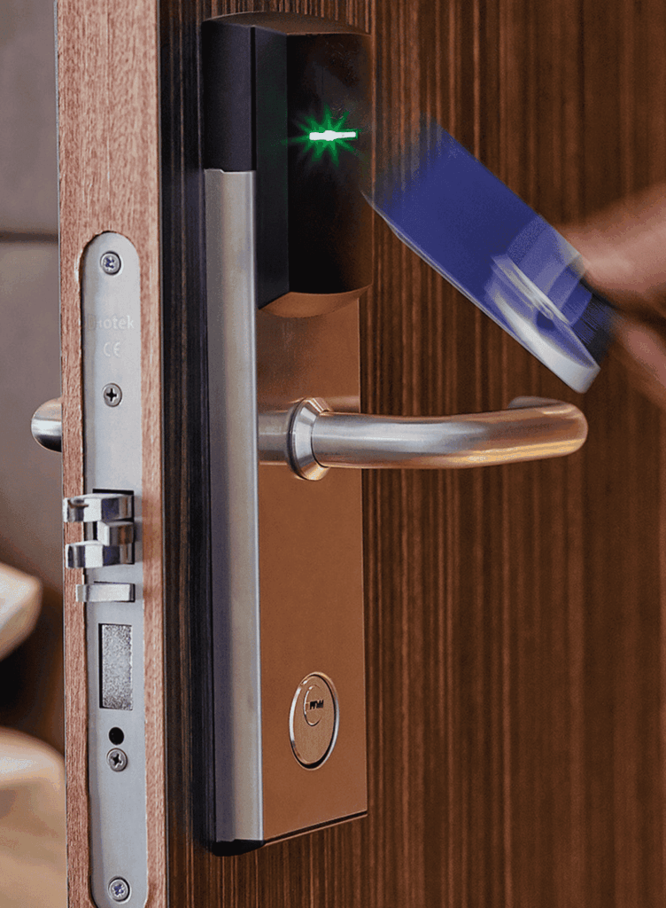 Deurslot van Hotek Hospitality met een keycard